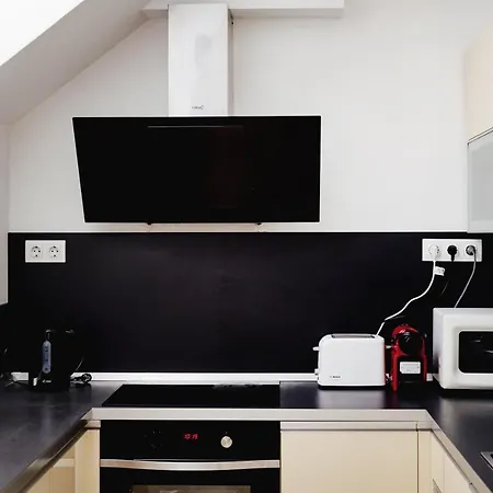 Corvin Promenade 2f Apartment, Downtown דירה