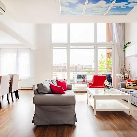 Corvin Promenade 2f Apartment, Downtown דירה