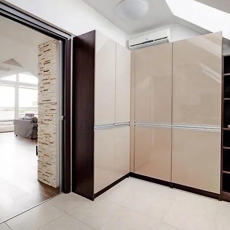 Lejlighed Corvin Promenade 2f Apartment, Downtown *